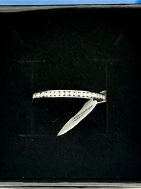 🆕 Stainless steel women’s accent ring with CZ stones, size 7